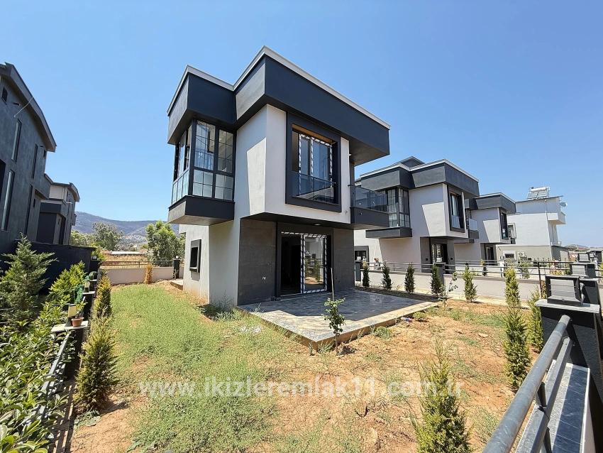 2+1 Bedroom Detached house For sale in Cumhuriyet Nbh. Seferihisar Doğanbey - 190 m²