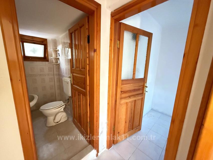 1+1 Apartment For Sale 200 Meters From The Sea In Seferihisar Ürkmez