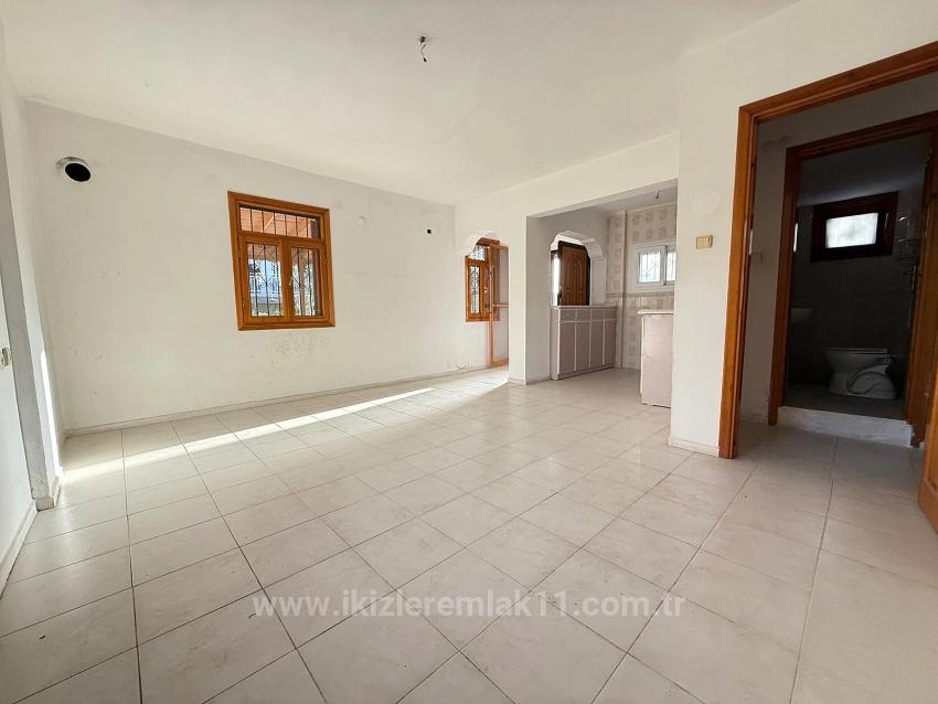 1+1 Apartment For Sale 200 Meters From The Sea In Seferihisar Ürkmez