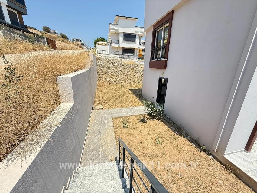 3+1 Bedroom Villa For sale in Atatürk Nbh. Seferihisar Doğanbey - 170 m²