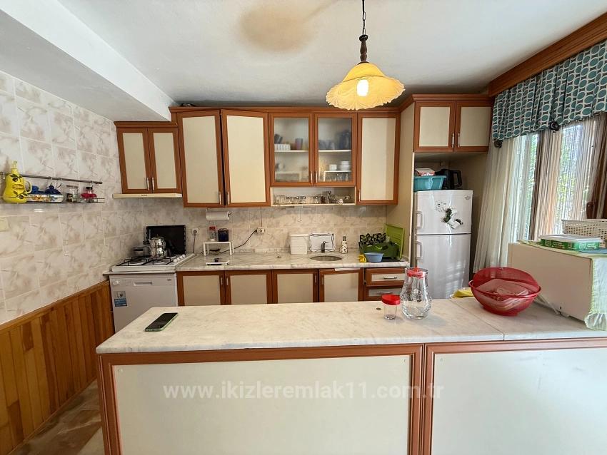 3+1 Villa With Garden For Sale By The Sea In Seferihisar Ürkmez