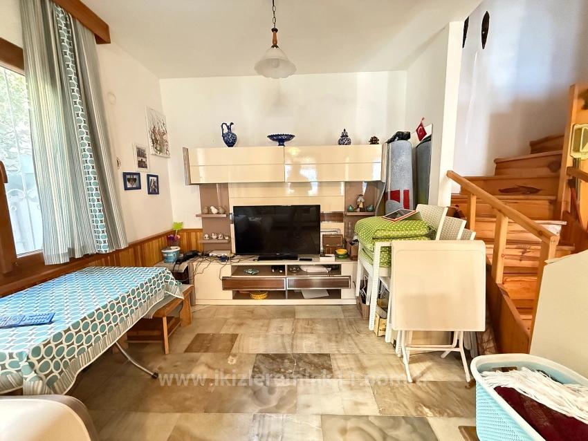 3+1 Villa With Garden For Sale By The Sea In Seferihisar Ürkmez