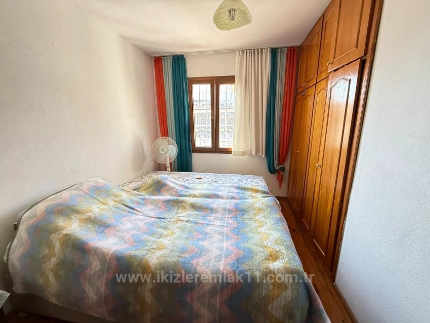 3+1 Villa With Garden For Sale By The Sea In Seferihisar Ürkmez