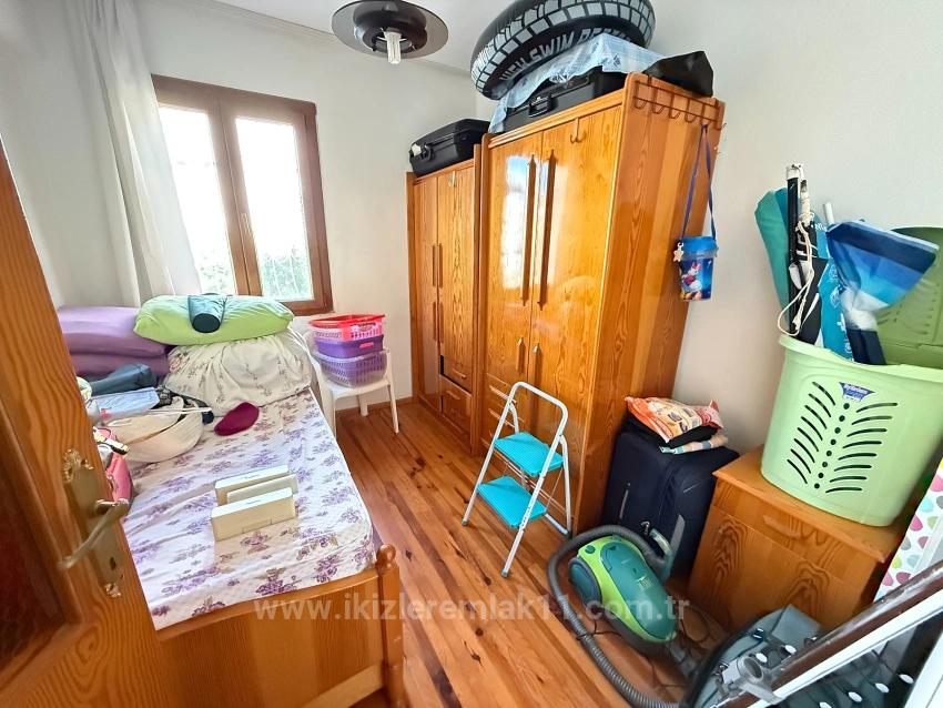 3+1 Villa With Garden For Sale By The Sea In Seferihisar Ürkmez