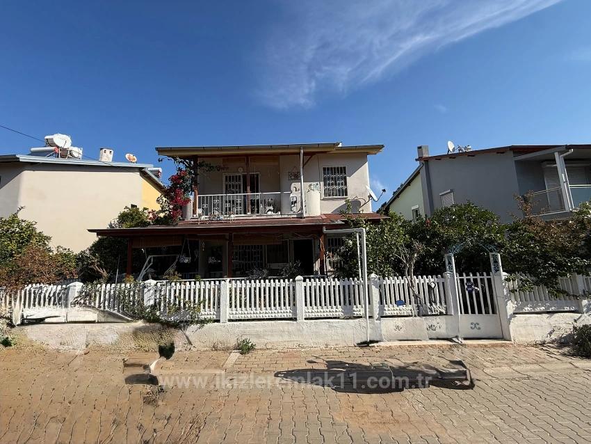 3+1 Villa With Garden For Sale By The Sea In Seferihisar Ürkmez