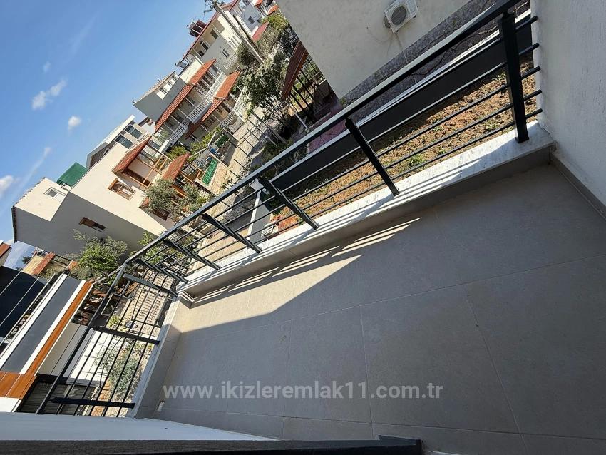 Single Detached 3+1 Duplex Villa On A 300 M2 Plot In Seferihisar Doğanbey