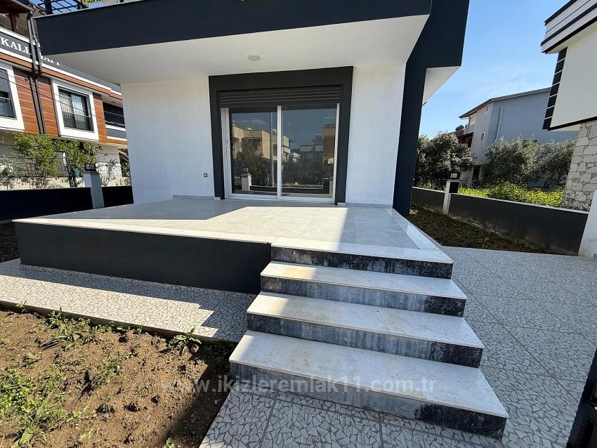 Single Detached 3+1 Duplex Villa On A 300 M2 Plot In Seferihisar Doğanbey