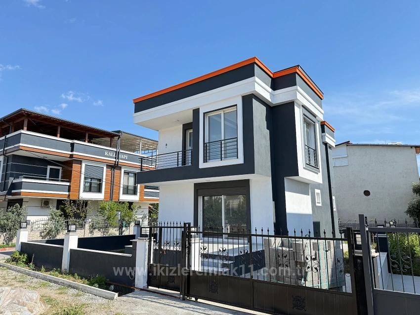 Single Detached 3+1 Duplex Villa On A 300 M2 Plot In Seferihisar Doğanbey