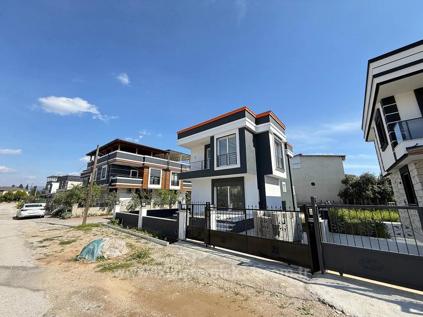 Single Detached 3+1 Duplex Villa On A 300 M2 Plot In Seferihisar Doğanbey