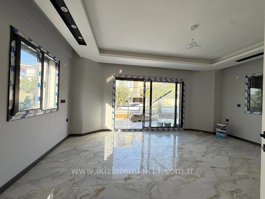 3+1 Corner Villa With Sea View And Separate Kitchen In Ürkmez