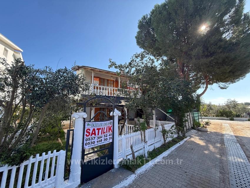 3+1 Duplex Summer House For Sale By The Sea In Seferihisar Ürkmez