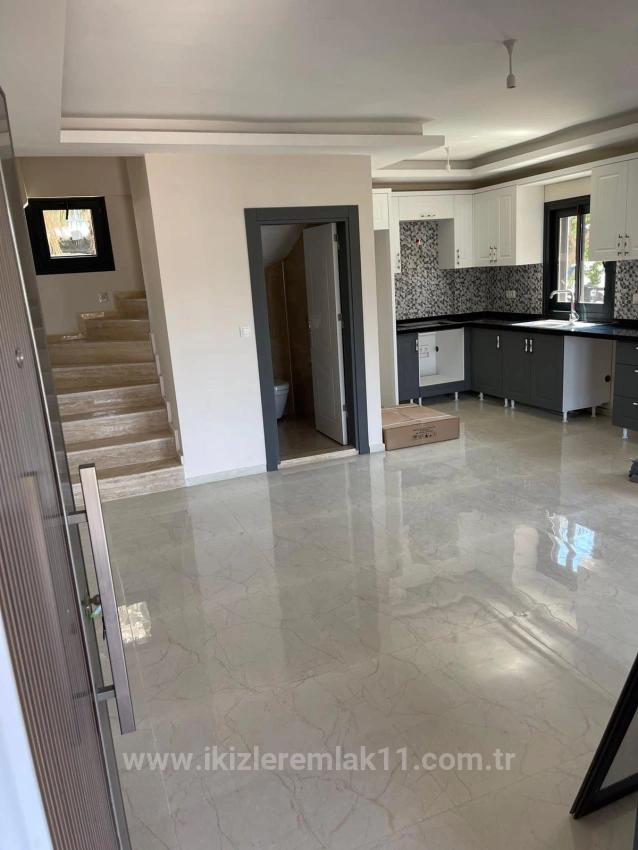 Luxury And Comfortable Duplex Villa For Sale By The Sea In Seferihisar Ürkmez