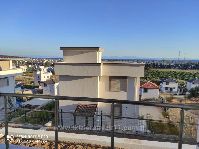4+2 Bedroom Villa For sale in Cumhuriyet Nbh. Seferihisar Doğanbey - 195 m²