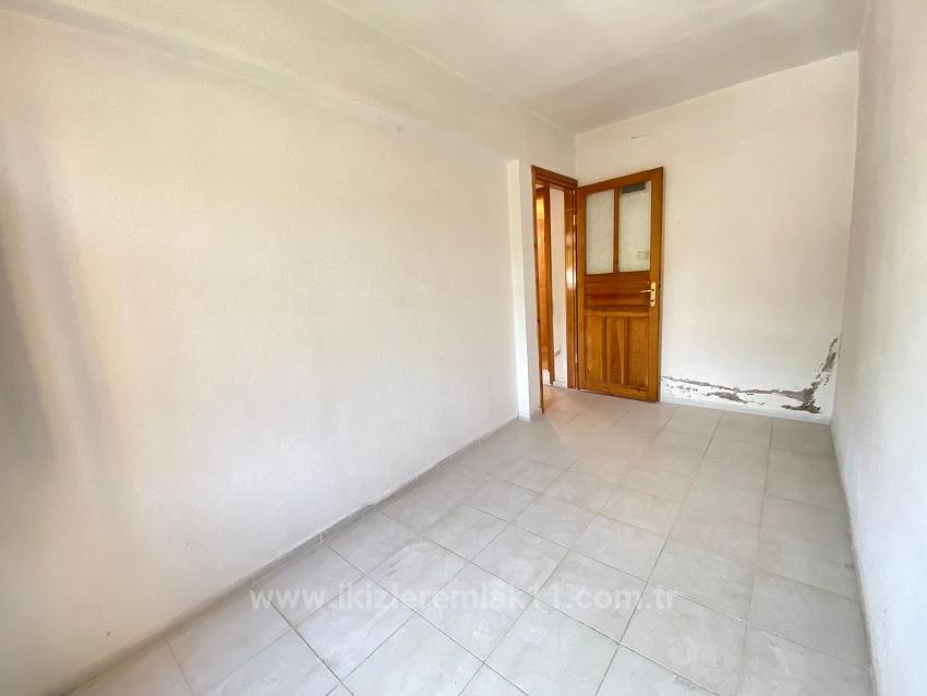 1+1 Seaside For Sale In Seferihisar Ürkmez. 85 M2 Flat