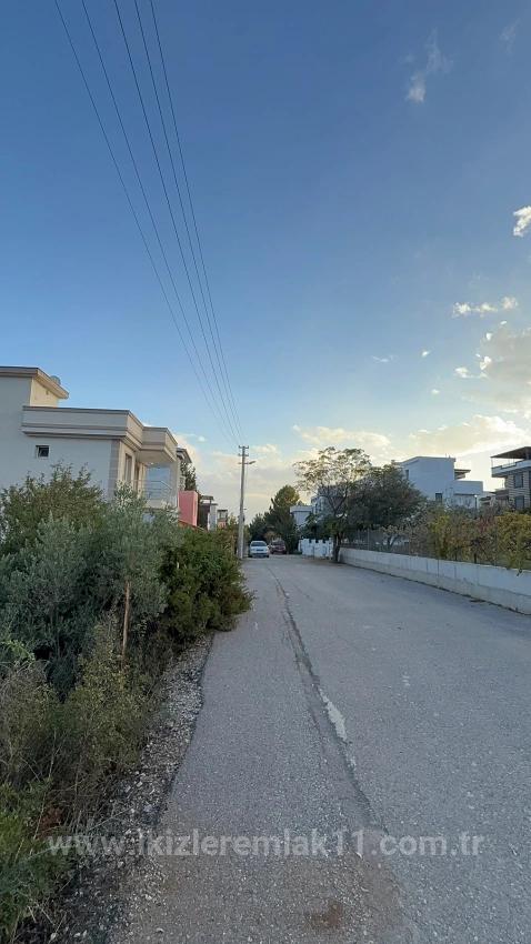 285 Square Meters Of Corner Plot With Zoning Permit For Sale In Seferihisar Doğanbey