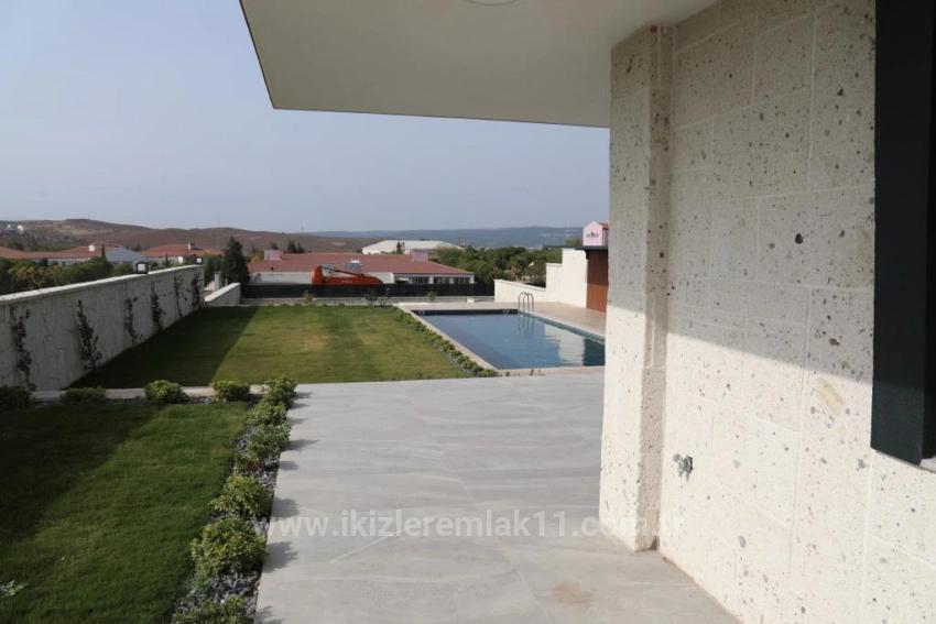 750 Square Meters 4 + 2 Private Pool Luxury Villa For Sale In Izmir Seferihisar Düzce