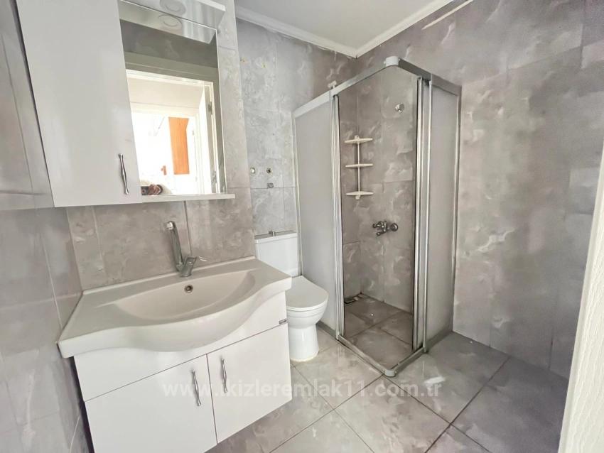 Large 2+1 Middle Floor Apartment For Sale In Ürkmez Center, Close To The Sea