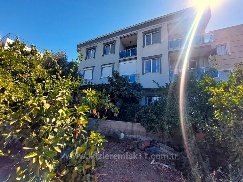 2+1 Apartment For Sale In Seferihisar Ürkmez Center, Separate Kitchen