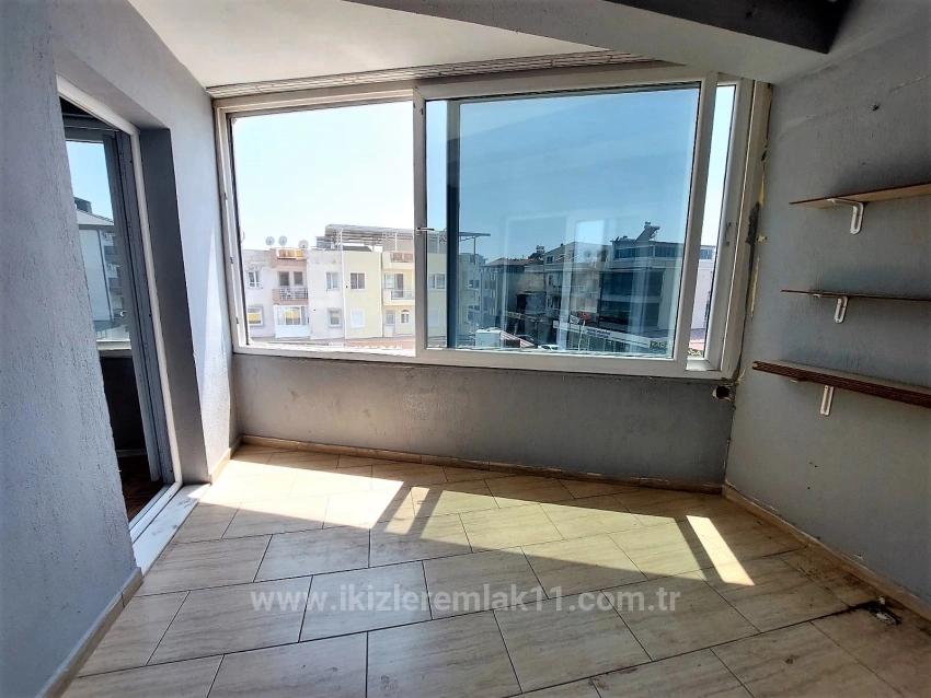 2+1 Apartment For Sale In Seferihisar Ürkmez Center, Separate Kitchen