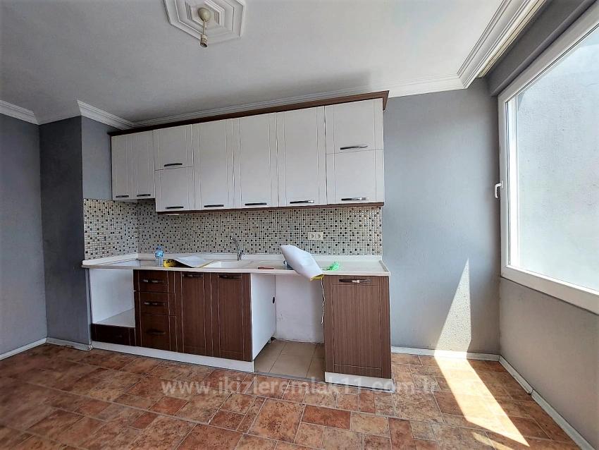 2+1 Apartment For Sale In Seferihisar Ürkmez Center, Separate Kitchen