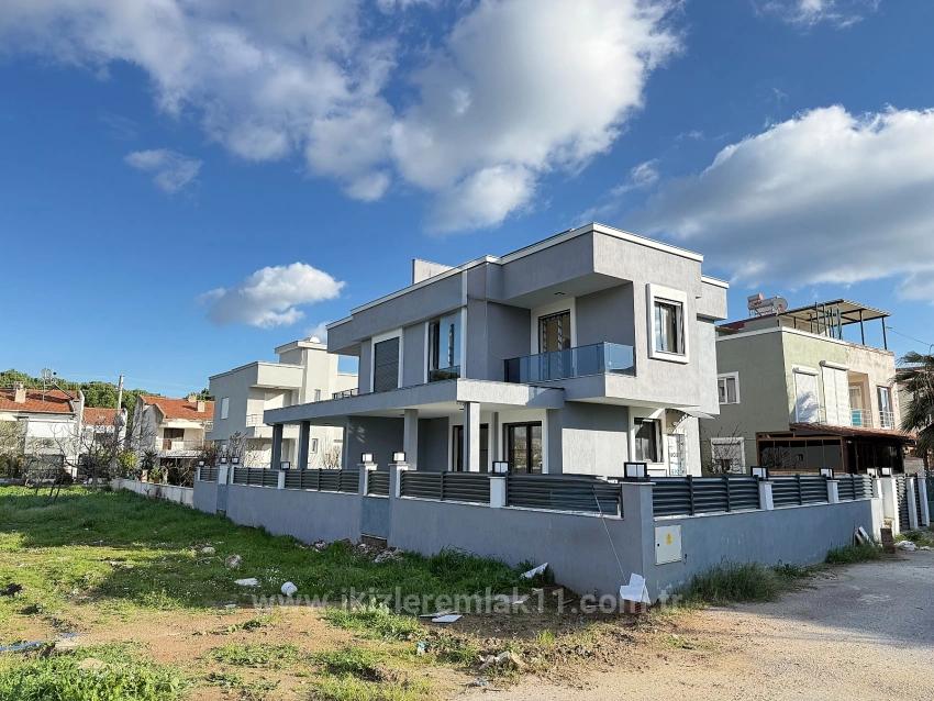 3+1 Duplex Villa With New Garden For Sale In Seferihisar Doğanbey