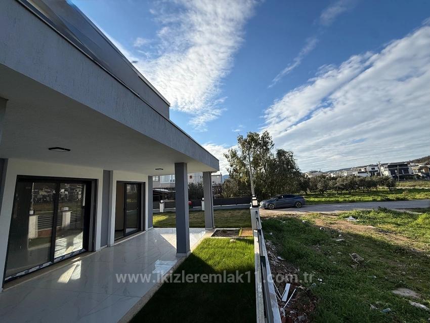 3+1 Duplex Villa With New Garden For Sale In Seferihisar Doğanbey