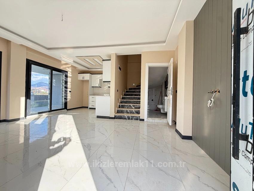 3+1 Duplex Villa With New Garden For Sale In Seferihisar Doğanbey