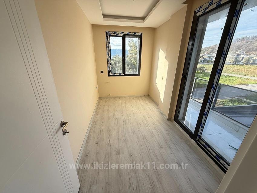 3+1 Duplex Villa With New Garden For Sale In Seferihisar Doğanbey