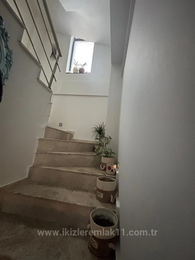 3+1 Duplex Cottage With Garden For Sale In Seferihisar Doğanbey