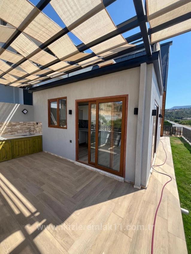 Prefabricated 2+1 Detached Summer House For Sale In Menderes Gümüldür, Within A 200 Square Meter Garden.