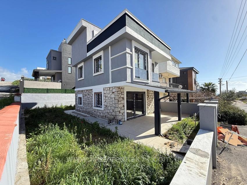 Single Detached 3+1 Villa With Garden For Sale In Doğanbey, Seferihisar