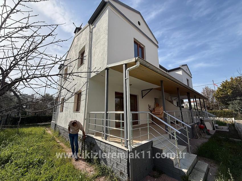 3+1 Bedroom Detached house For sale in Cumhuriyet Nbh. Seferihisar Doğanbey - 240 m²