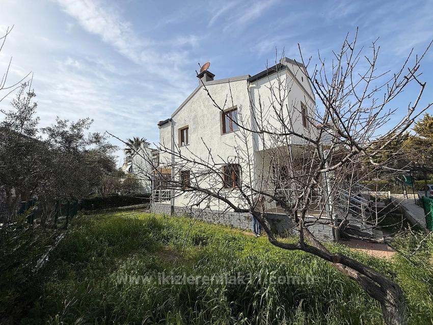 3+1 Duplex Villa For Sale By The Sea In Seferihisar Doğanbey