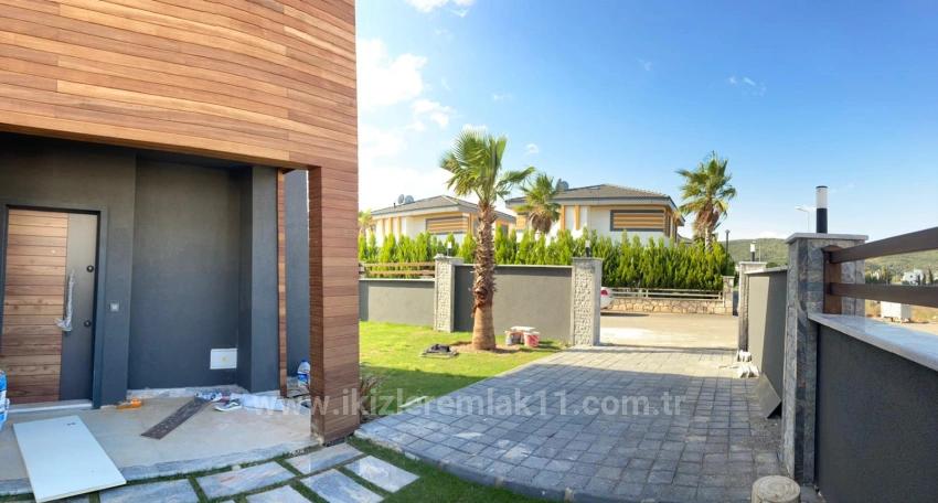 3+1 Duplex Villa With Spacious Garden For Sale In Doğanbey, Seferihisar