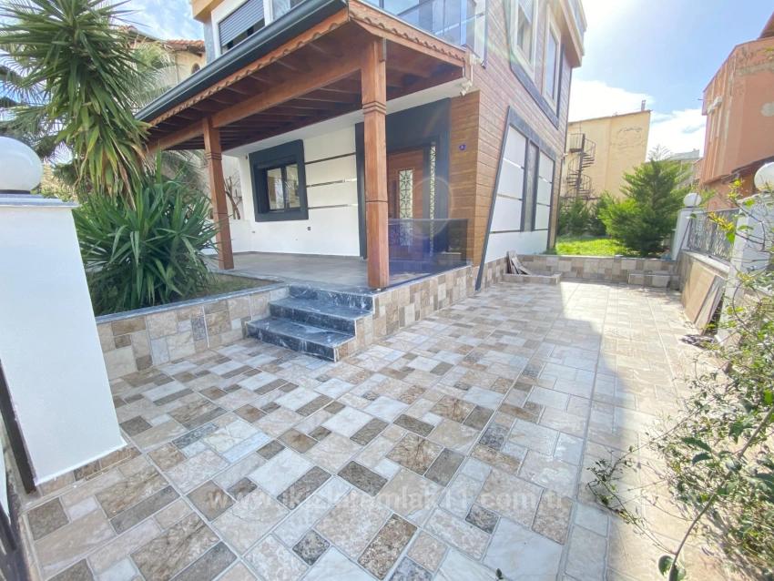 Detached 3+1 Ultra Luxury Villa By The Sea For Sale In Doğanbey