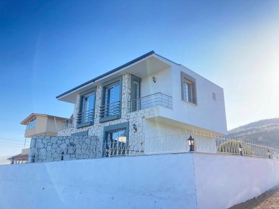 2+1 Villa With Sea View And Garden For Sale In Doğanbey, Seferihisar