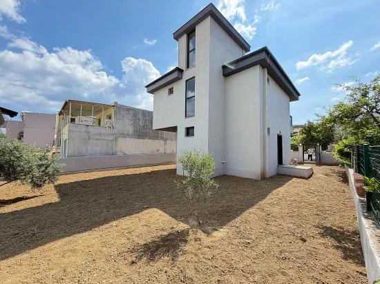370 M2 Garden, Single Detached 3+1 Villa Near The Sea In Doğanbey