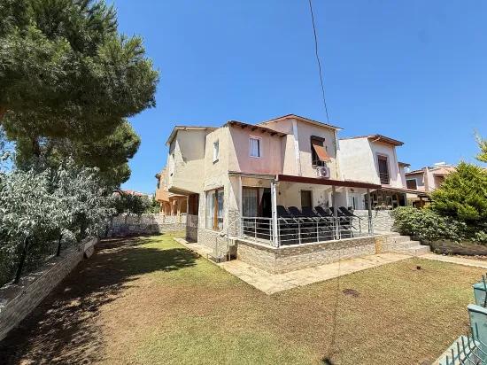 Seferihisar Doğanbey'de For Sale 3+1 50m From The Sea Garden Villa