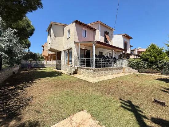 Seferihisar Doğanbey'de For Sale 3+1 50m From The Sea Garden Villa