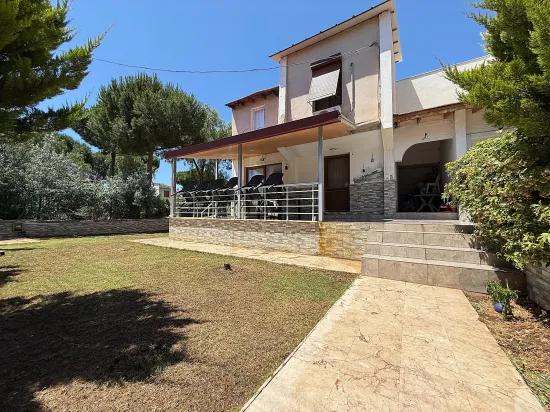 Seferihisar Doğanbey'de For Sale 3+1 50m From The Sea Garden Villa