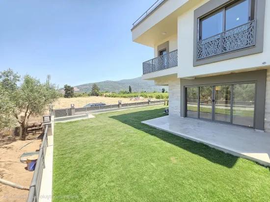 In Gümüldür İnönü Neighbourhood, 450 Metres To The Sea, Spacious Garden Zero 4+1!