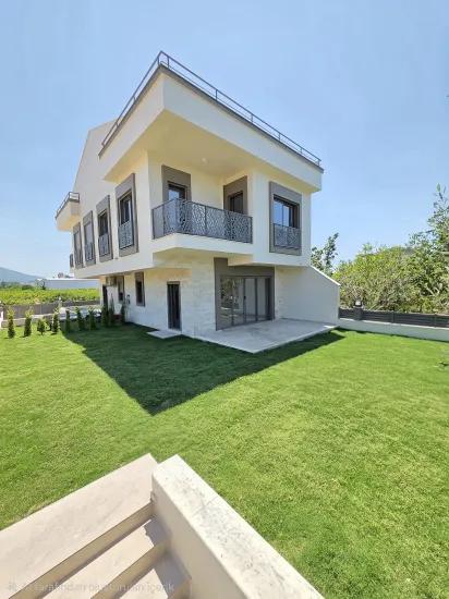 In Gümüldür İnönü Neighbourhood, 450 Metres To The Sea, Spacious Garden Zero 4+1!