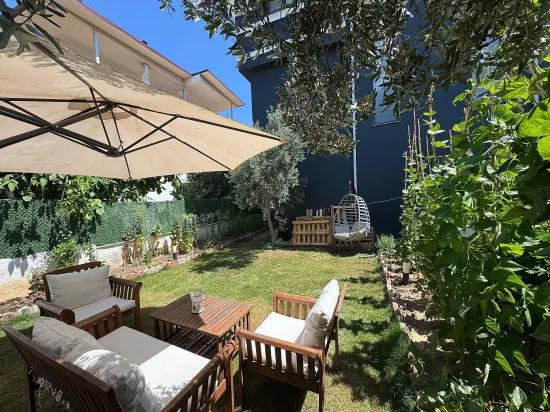 For sale In Seferihisar Doğanbey 3+1 spacious garden duplex summer house
