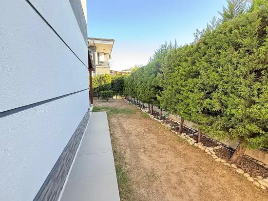 In Ürkmez Doğanbey, Detached House with Pool 3+1 Separate Kitchen Large Garden