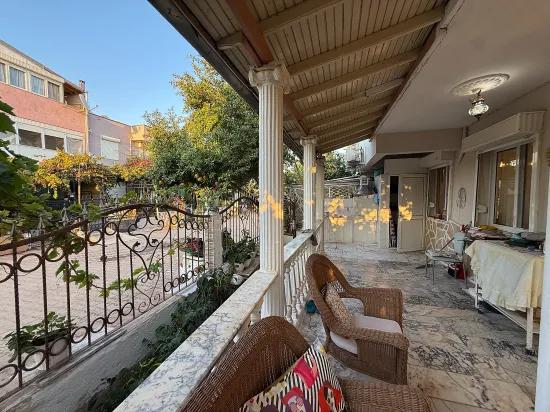 In Ürkmez, within the site, pool‑equipped 4+1 corner building, 400 m to the sea