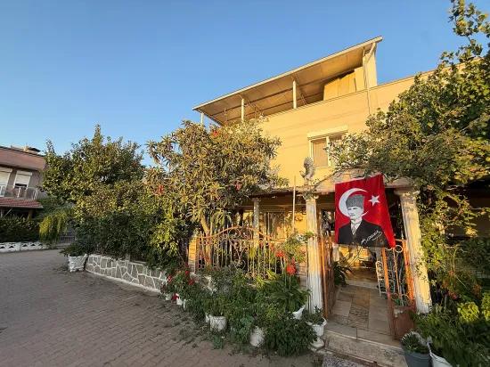 In Ürkmez, within the site, pool‑equipped 4+1 corner building, 400 m to the sea