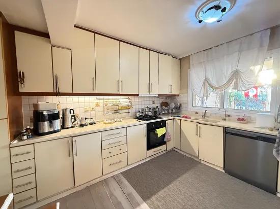 In Ürkmez, within the site, pool‑equipped 4+1 corner building, 400 m to the sea