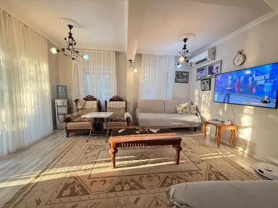 In Ürkmez, within the site, pool‑equipped 4+1 corner building, 400 m to the sea