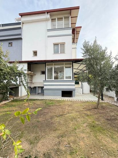 4+1 Villa With Large Garden For Sale In Seferihisar Doğanbey Center