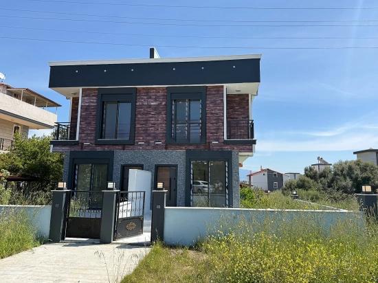 2+1 Duplex Summer House With Large Garden And Sea View For Sale In Seferihisar Doğanbey